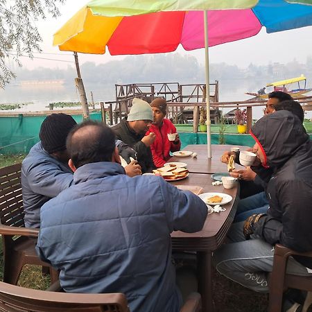 Lakeside Homestay Srinagar Εξωτερικό φωτογραφία