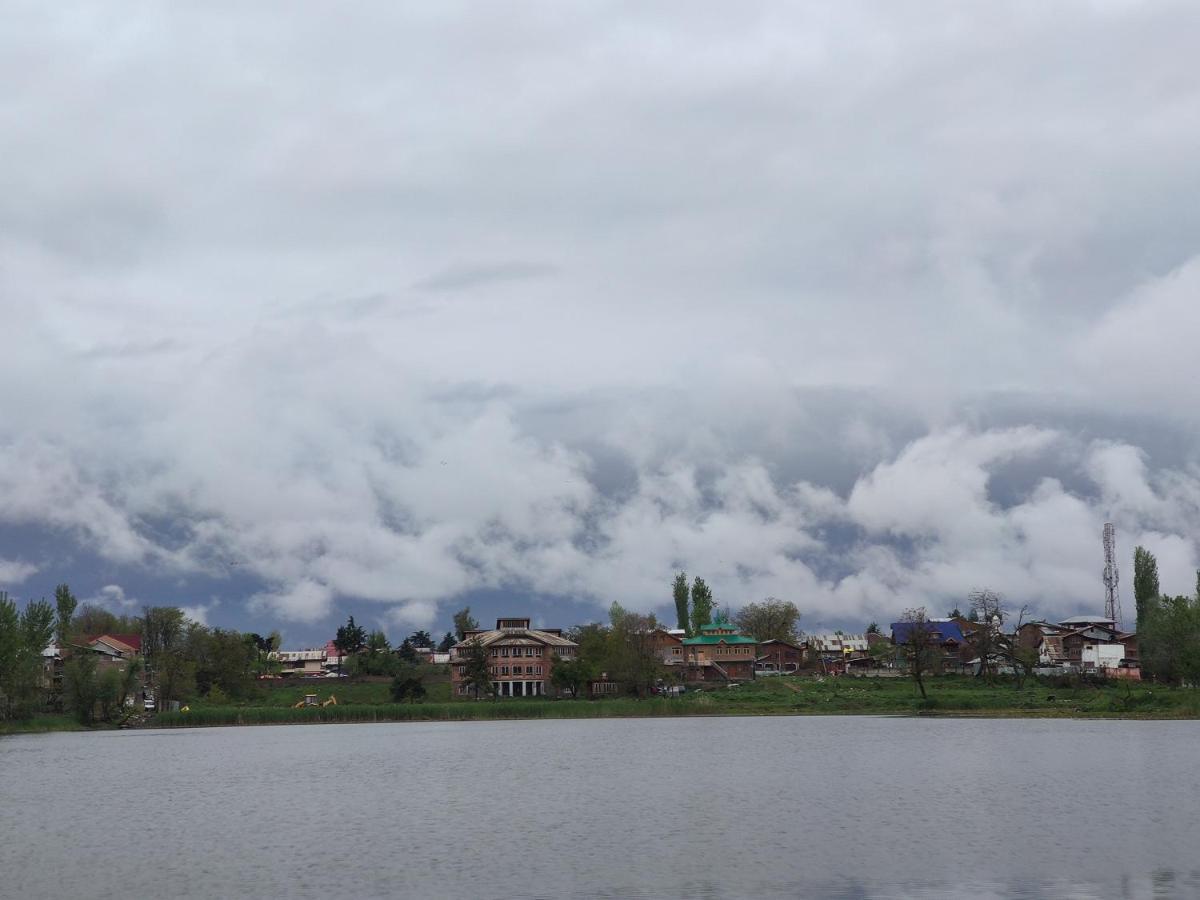Lakeside Homestay Srinagar Εξωτερικό φωτογραφία