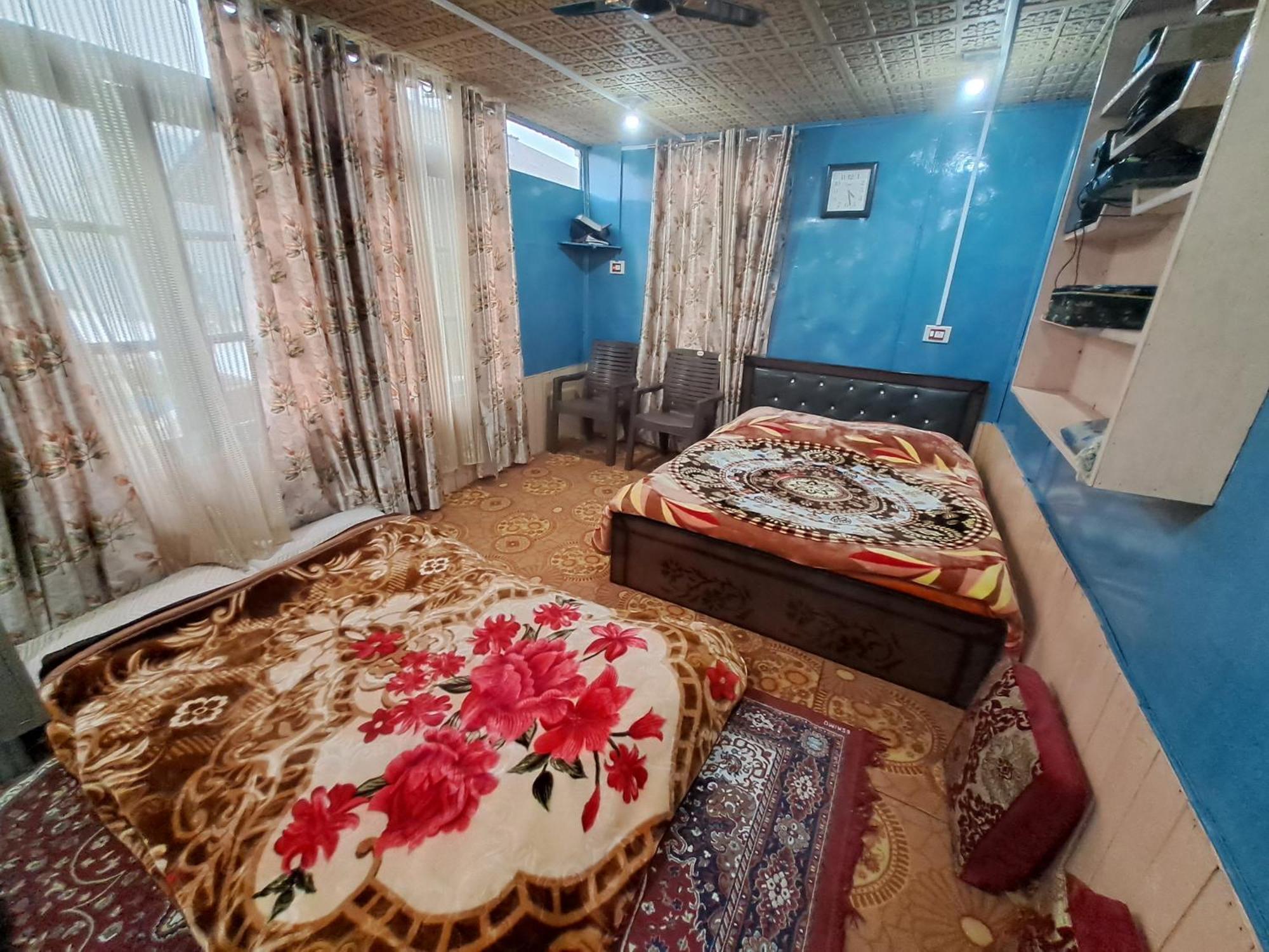 Lakeside Homestay Srinagar Εξωτερικό φωτογραφία