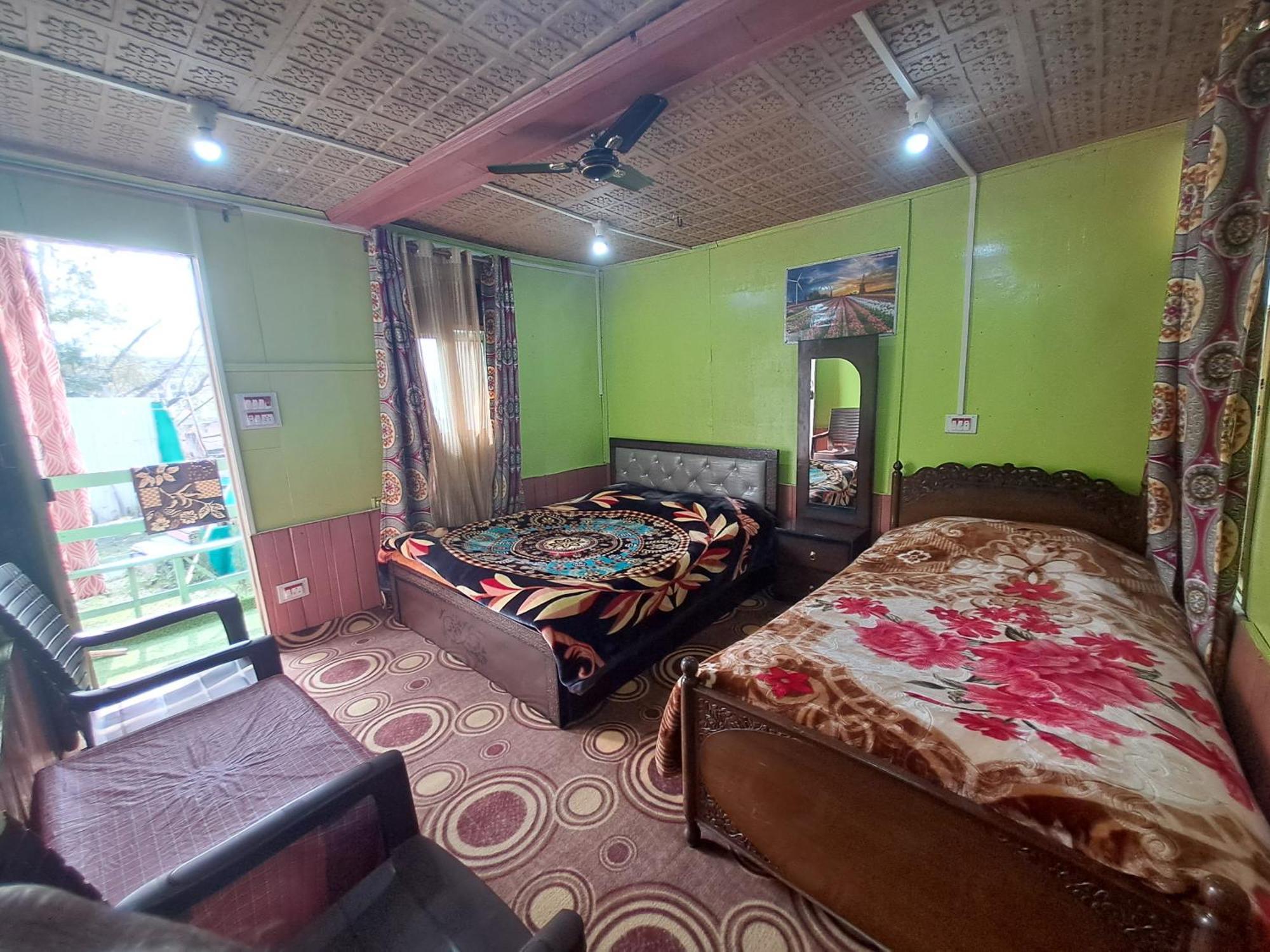 Lakeside Homestay Srinagar Εξωτερικό φωτογραφία