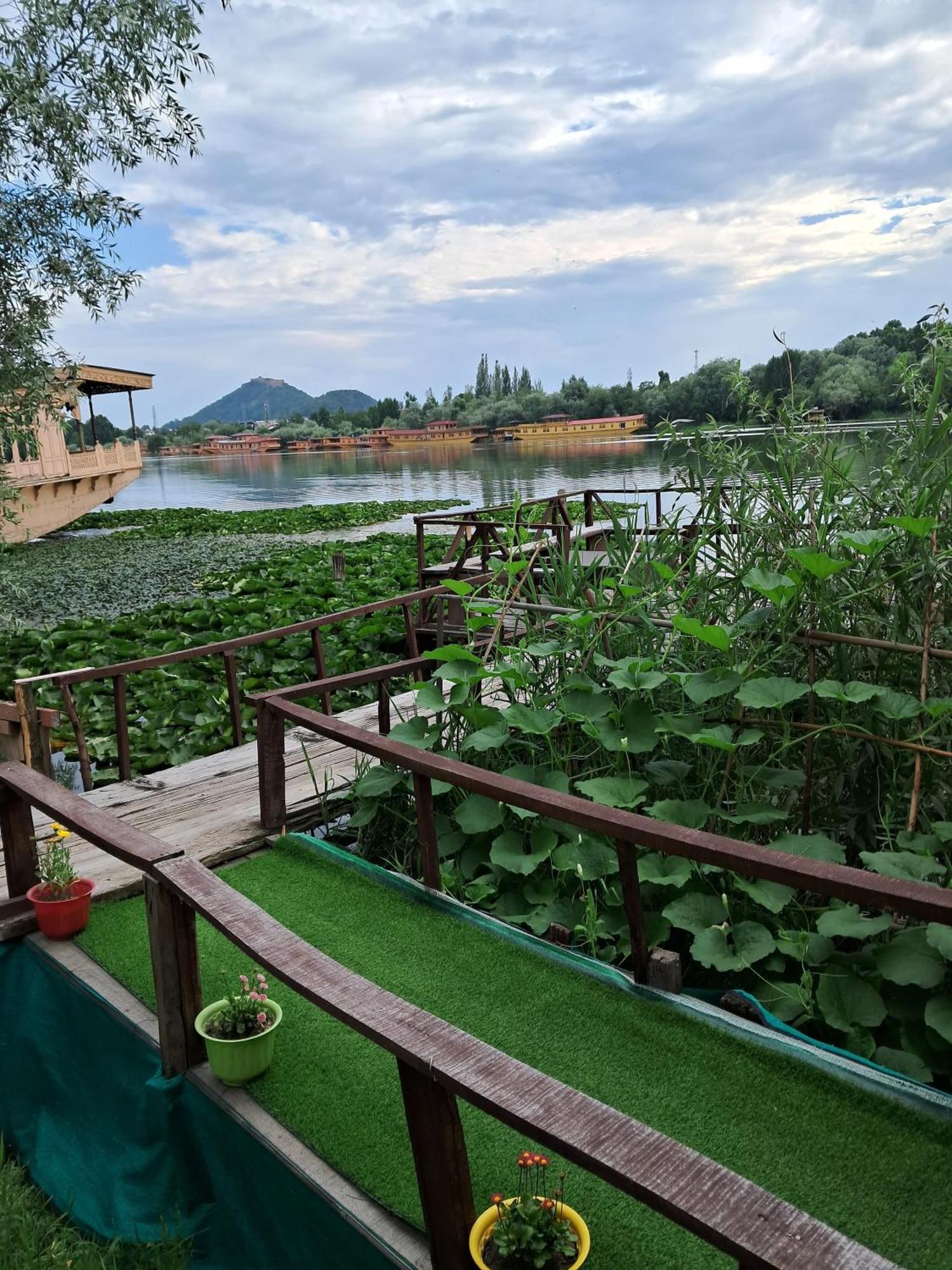 Lakeside Homestay Srinagar Εξωτερικό φωτογραφία